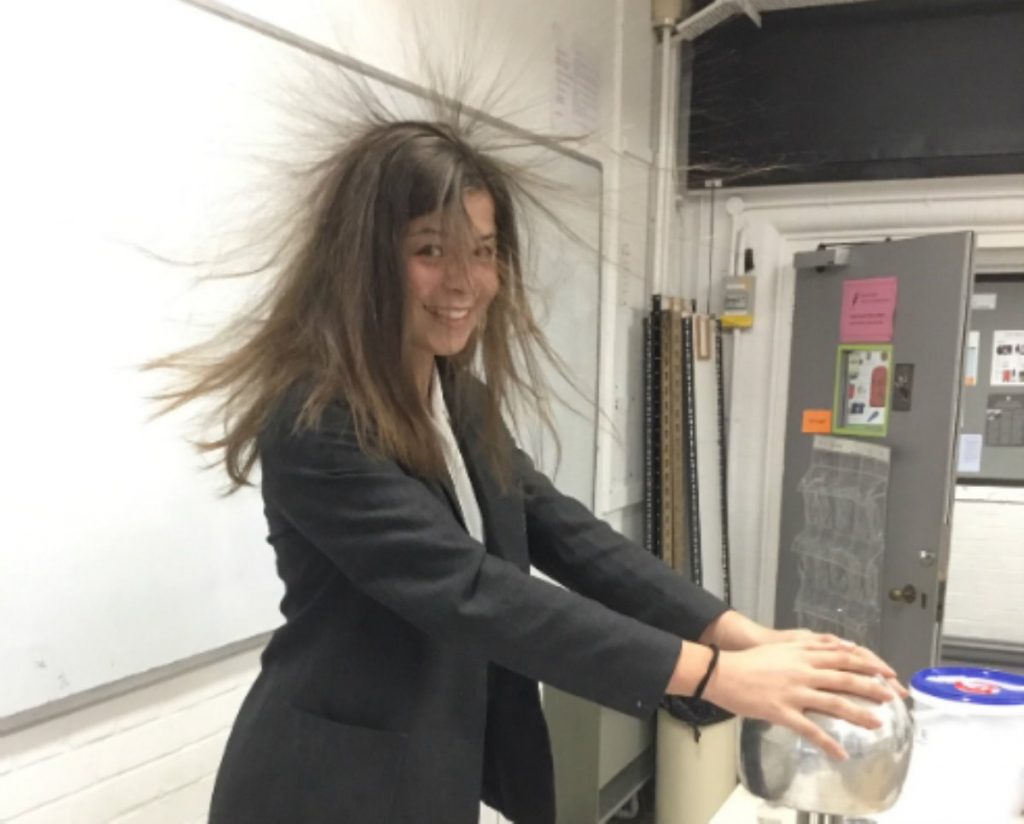 The Van De Graaff Generator How does it work?